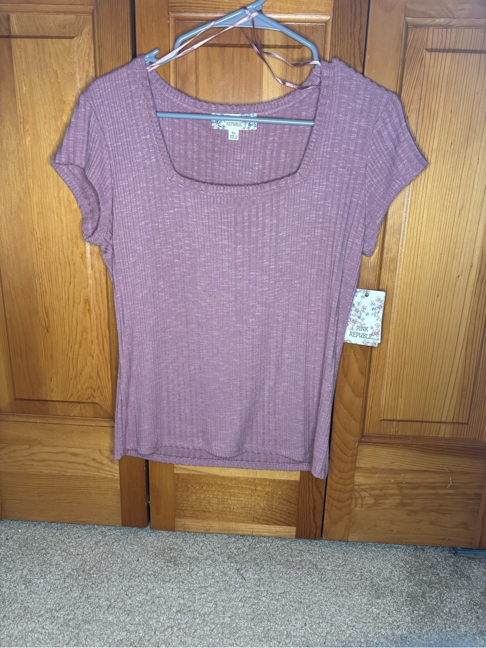 Pink Republic Ribbed Short Sleeve Scoop Neck Top in Mauve-Pink
